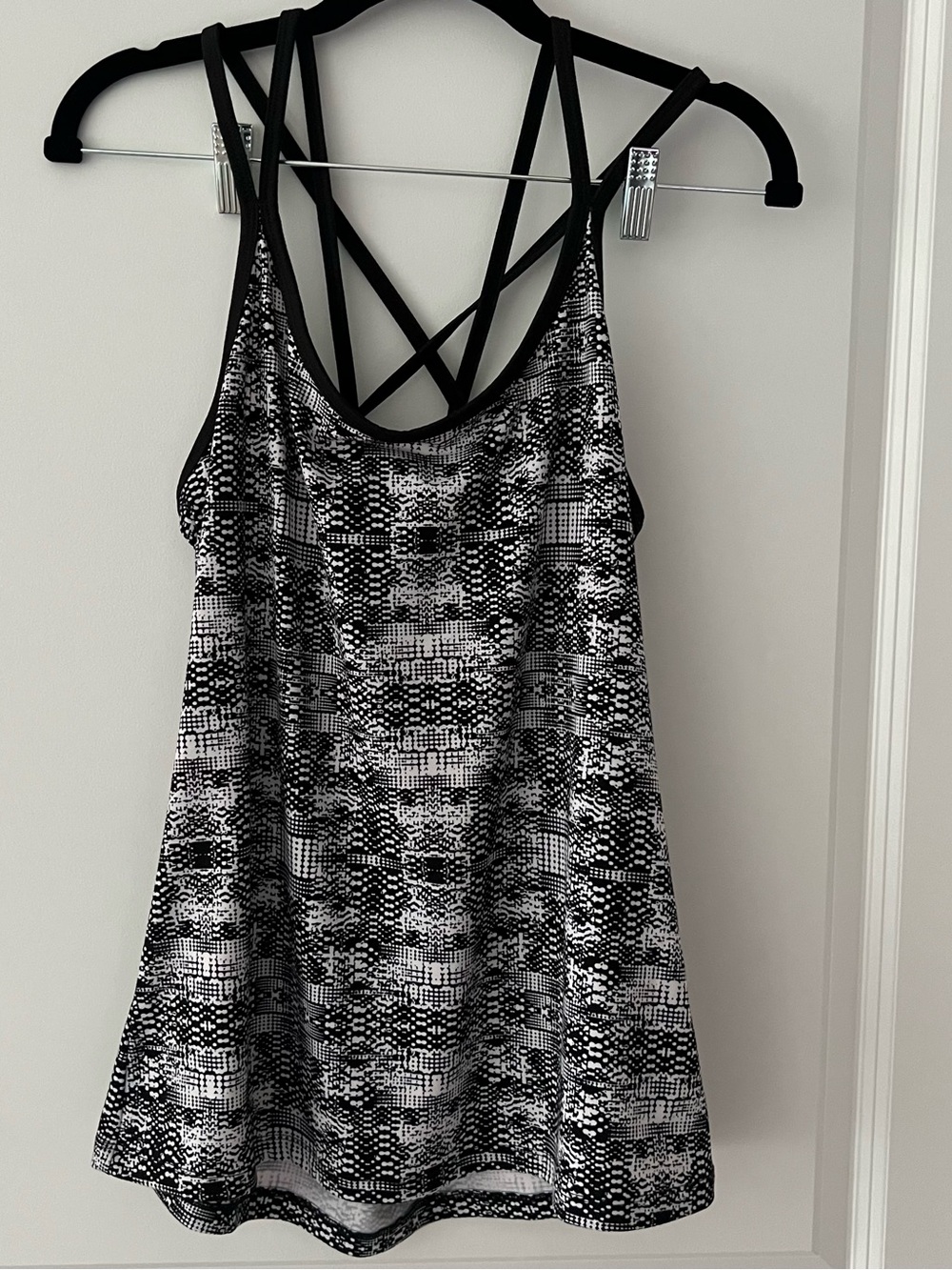 Soybu Strappy Back Athletic Tank Top Black & White Print Size 10